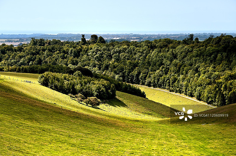 连绵起伏的丘陵图片素材