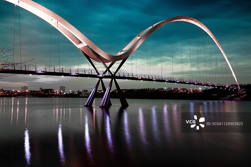 夜景现代桥梁图片素材