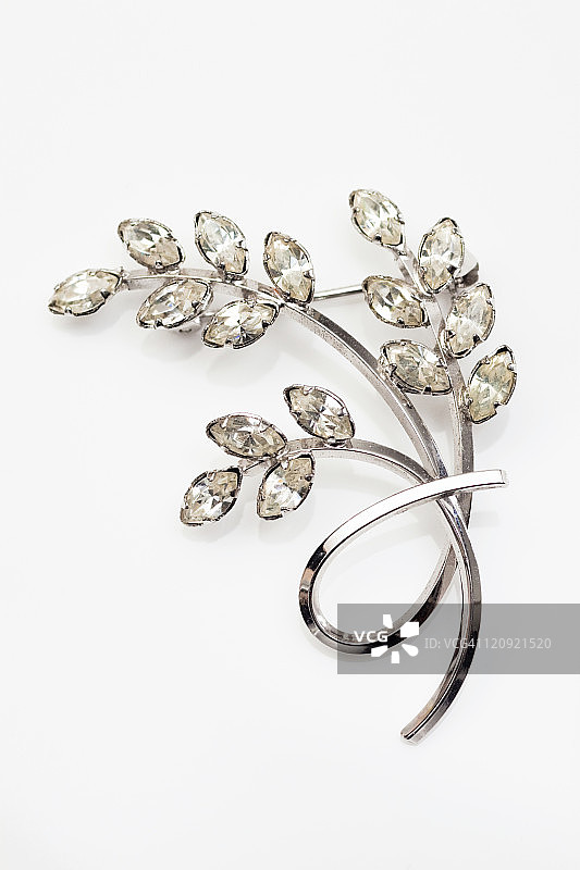 老式银钻胸针图片素材