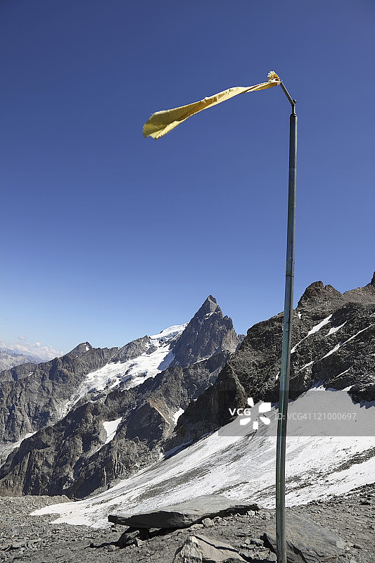 阿尔卑斯山脉简约风向标图片素材