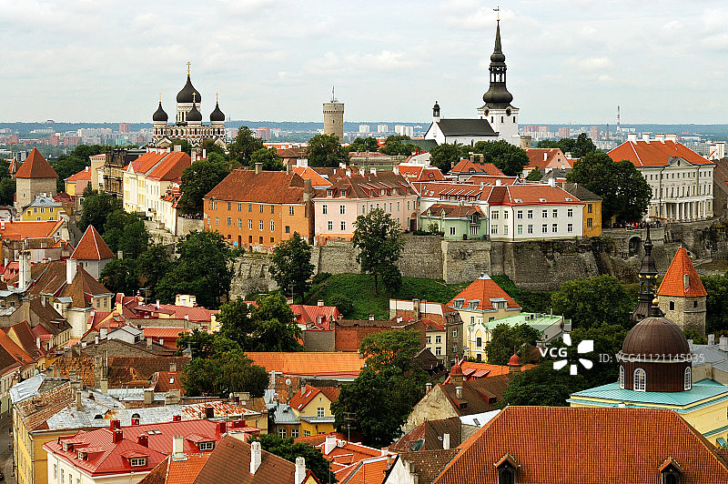 从圣奥拉夫教堂看塔林图姆佩阿图片素材