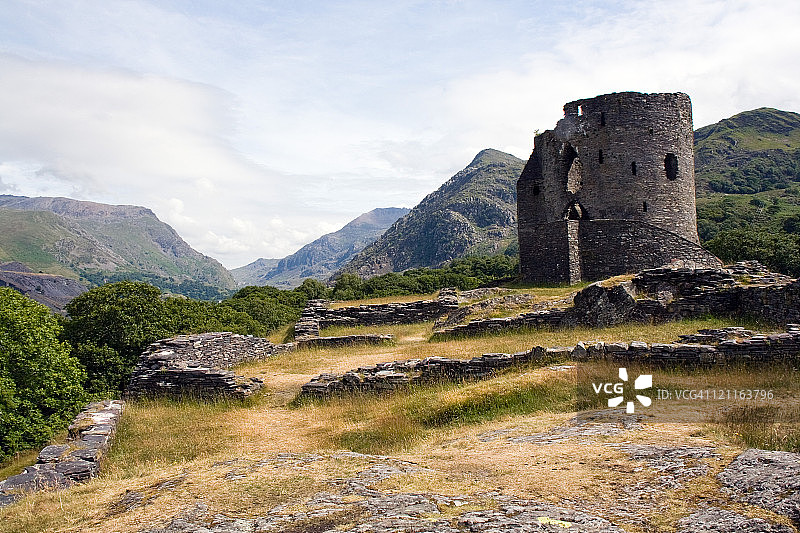 山丘上的城堡图片素材