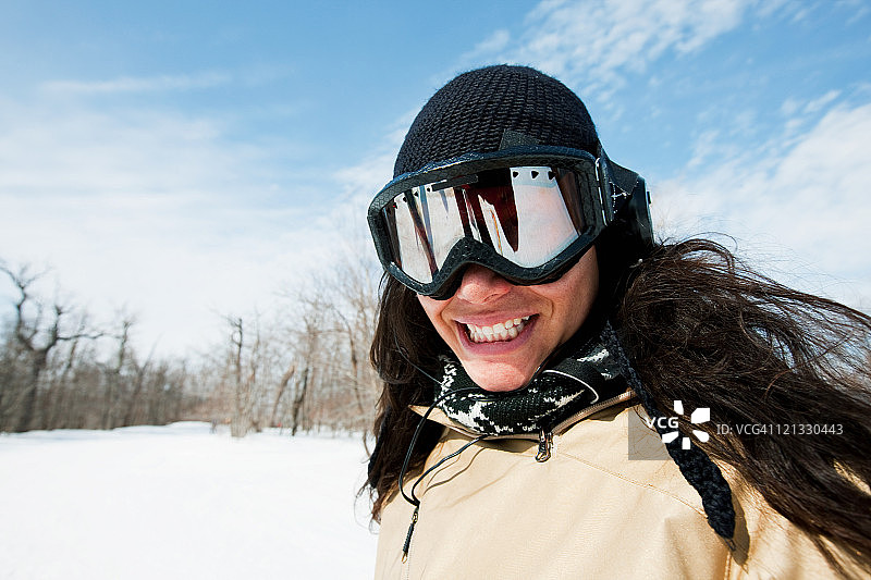 戴滑雪镜的女人肖像图片素材