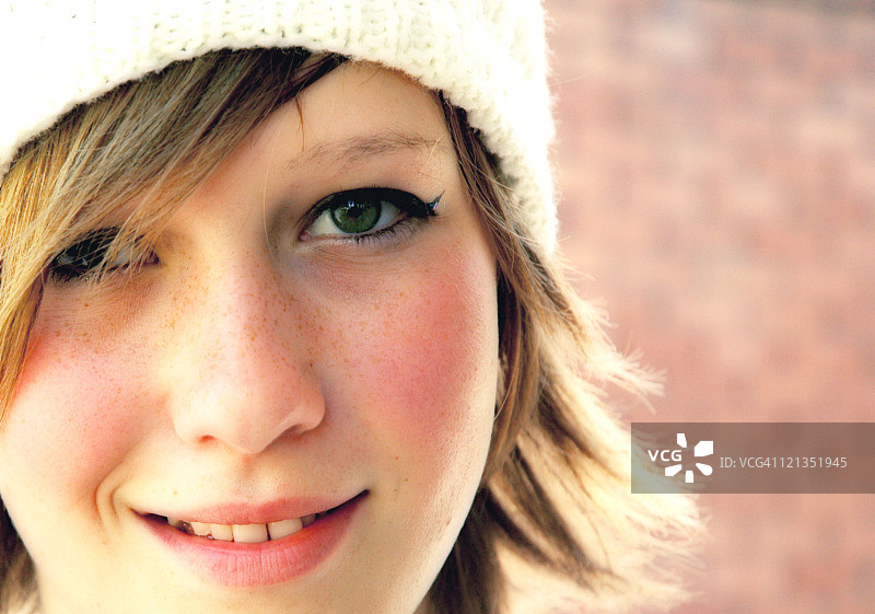 阳光下的青少年肖像图片素材