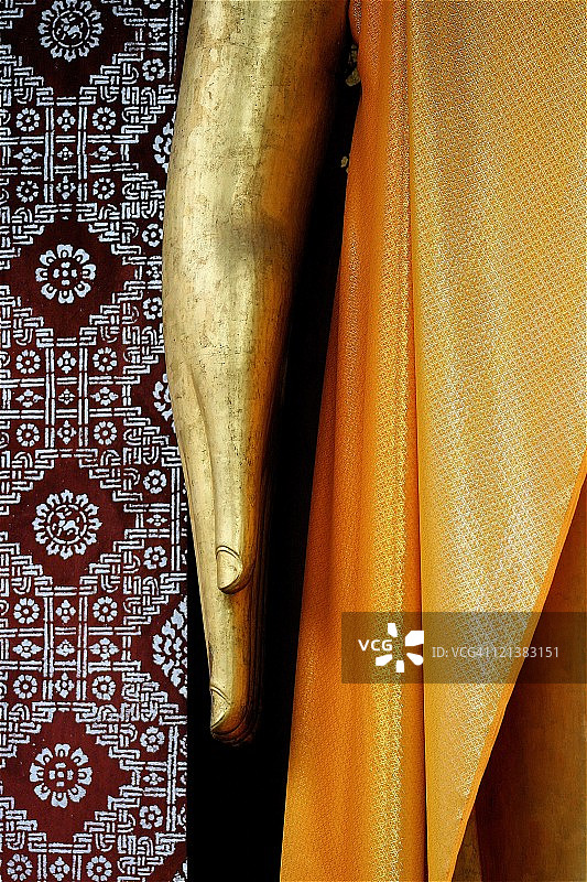 老挝站立佛像的手图片素材