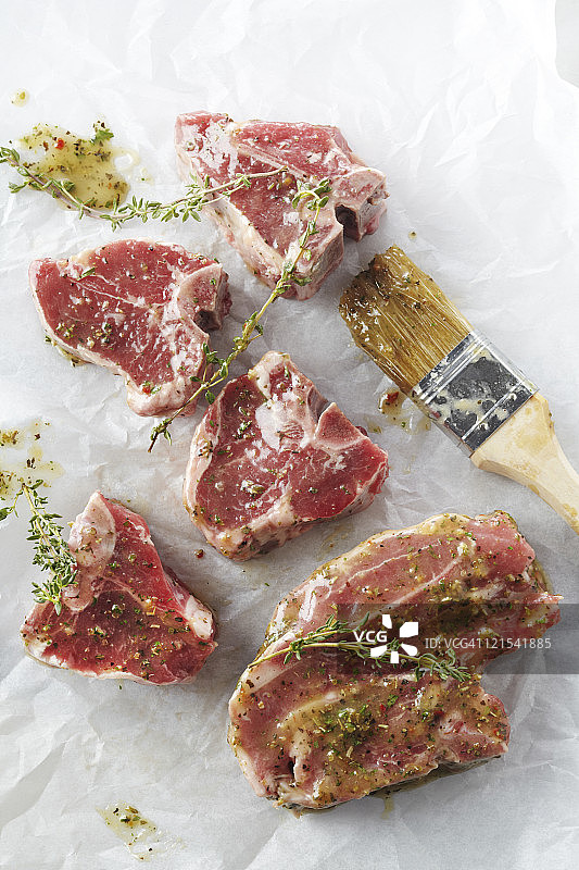 羊里脊排与刷子图片素材