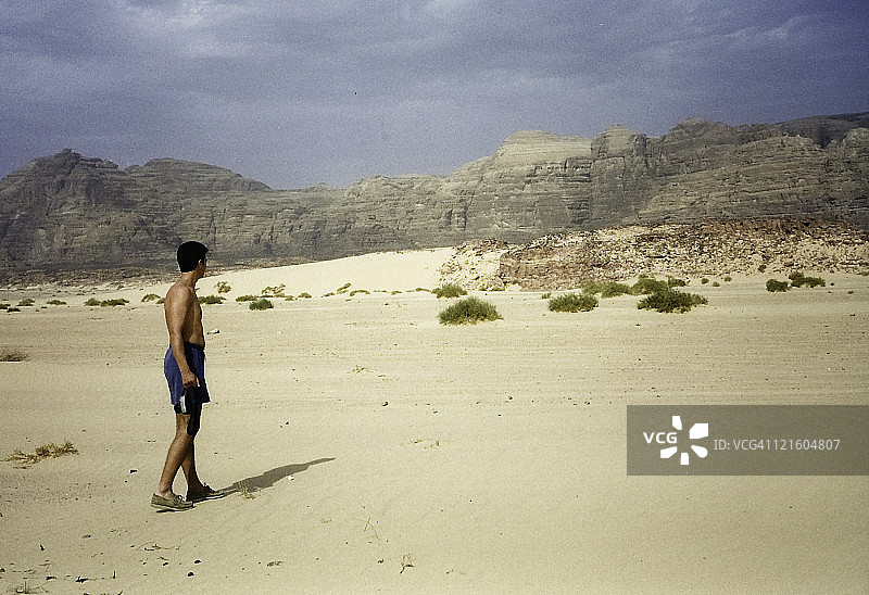 男人观赏风景图片素材
