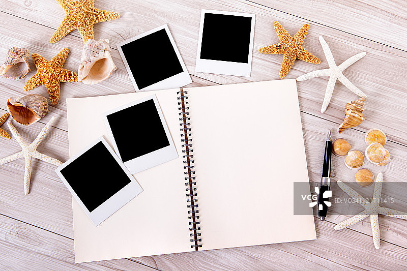 带相册的沙滩背景图片素材