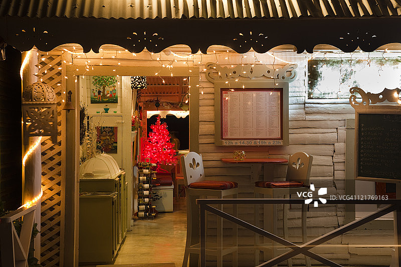 晚上，特伦纳斯海滩，萨马纳半岛，多米尼加共和国的海滩咖啡馆图片素材