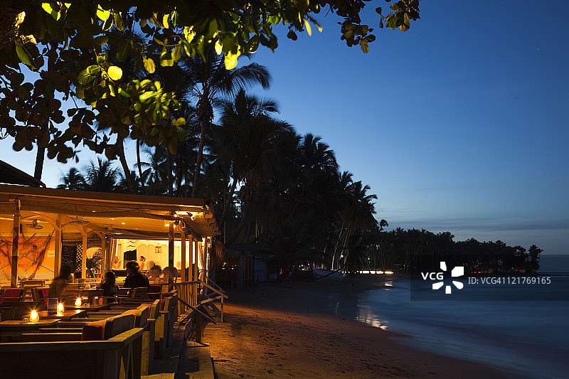 傍晚的海滩酒吧，Playa Las Terrenas，Las Terrenas，萨马纳半岛，多米尼加共和国图片素材