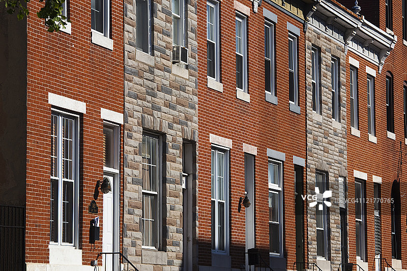 美国马里兰州巴尔的摩市灯街的排屋图片素材