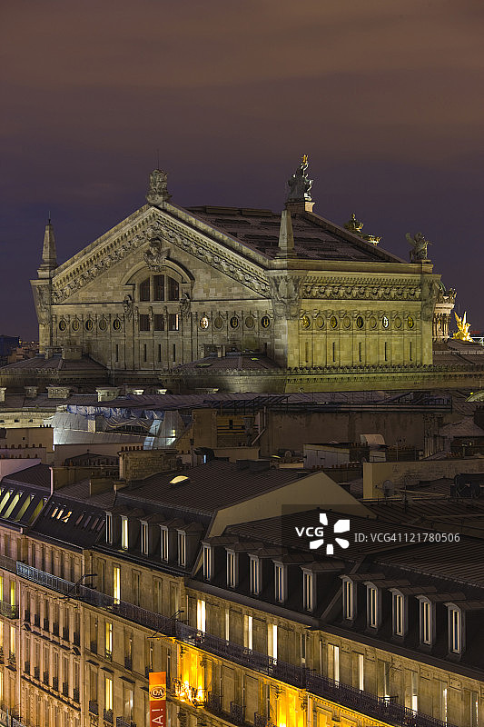 法国巴黎加尼叶歌剧院与奥斯曼大道图片素材