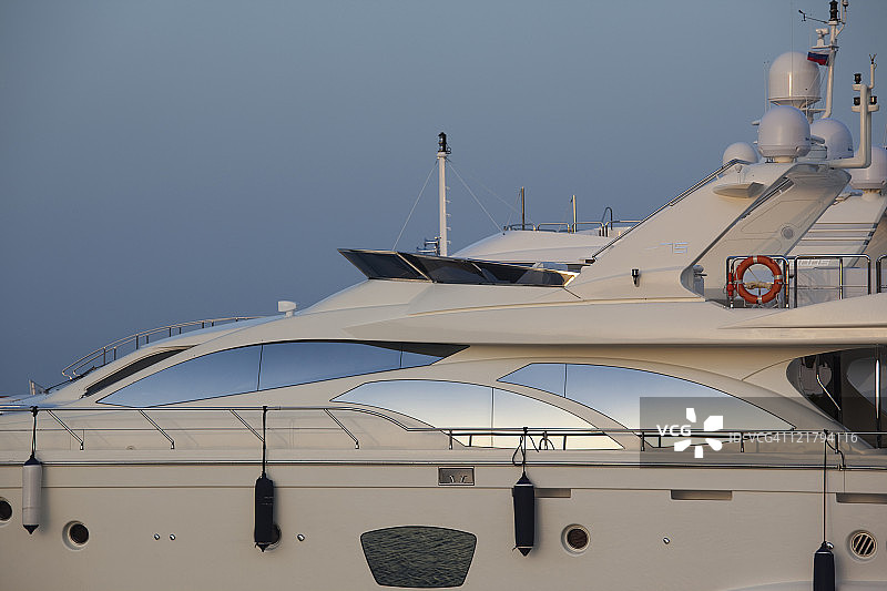 意大利撒丁岛切尔沃港游艇码头黄昏景色图片素材