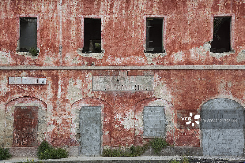 意大利撒丁岛东部，真纳尔根图山，多尔加利-阿尔巴塔克斯公路，山路房屋遗址图片素材