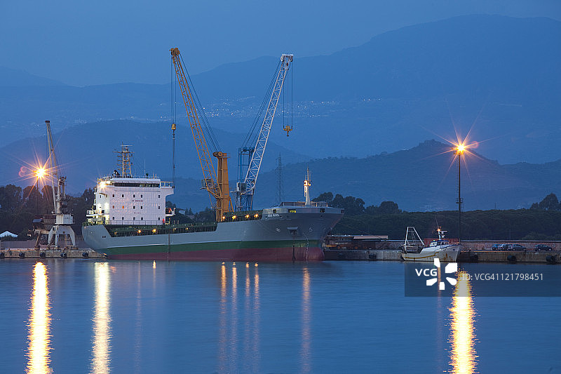 意大利撒丁岛阿尔巴塔克斯商业港口黎明景色图片素材