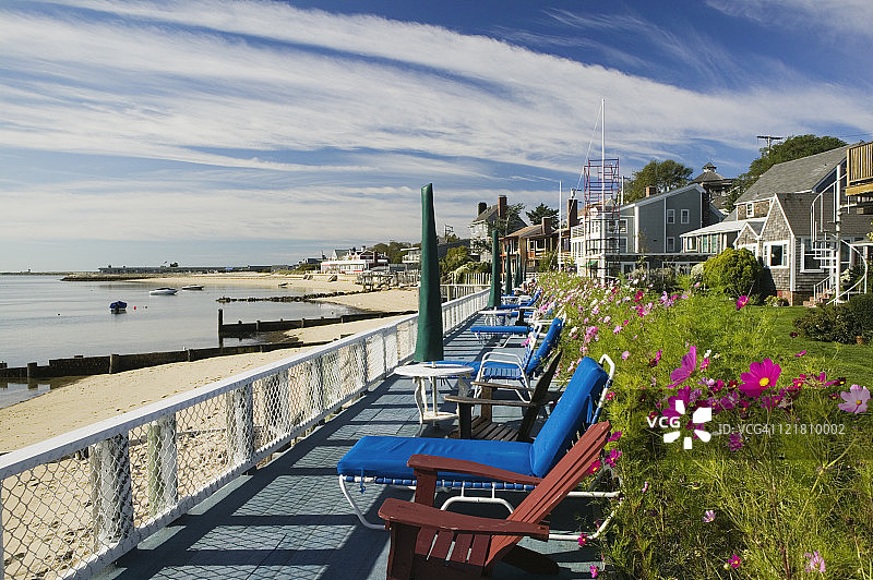 海滨的沙滩椅图片素材