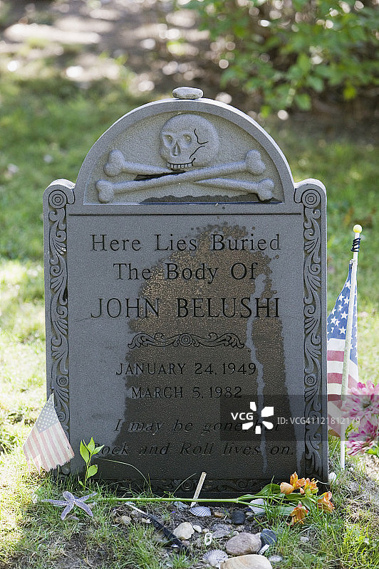 喜剧演员约翰·贝鲁西在亚伯山公墓的坟墓图片素材