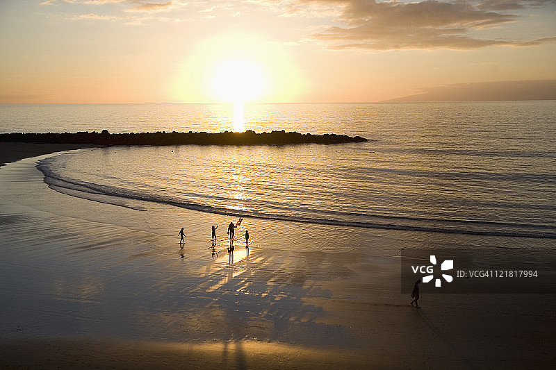 西班牙加那利群岛特内里费岛美洲海滩的日落图片素材