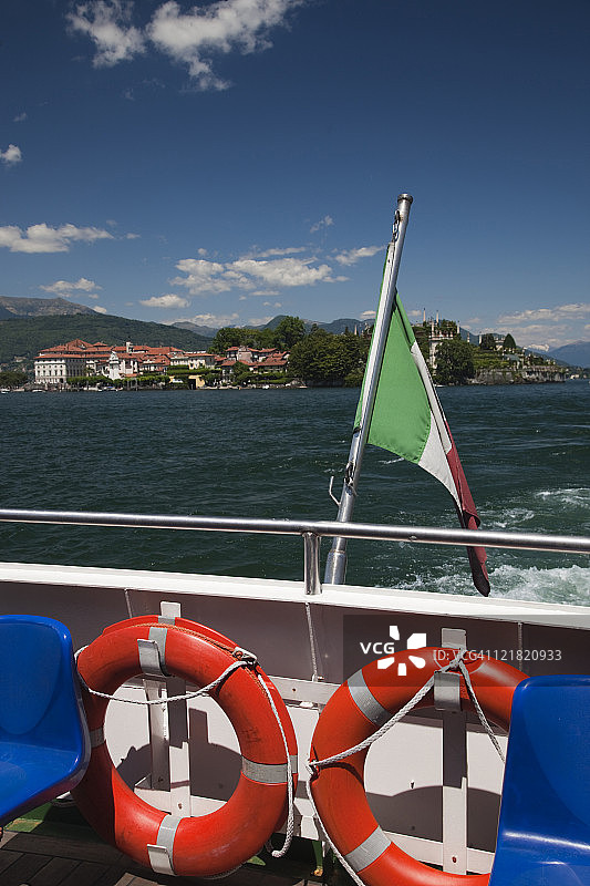 从渡轮上看贝拉岛，博罗梅安群岛，斯特雷萨，马焦雷湖，皮埃蒙特，意大利图片素材