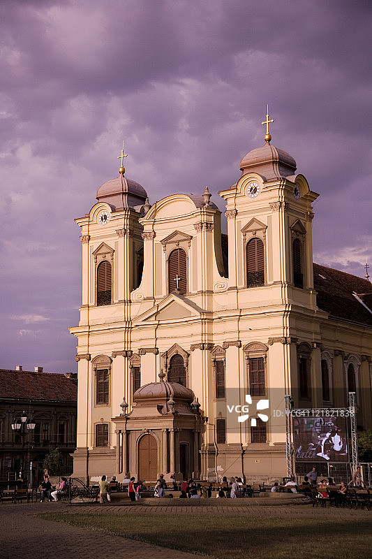 罗马尼亚蒂米什瓦拉市中心广场的教堂图片素材