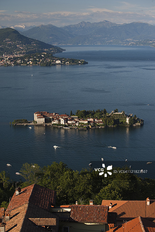高角度视角：意大利皮埃蒙特区马焦雷湖斯特雷萨博罗梅安群岛贝拉岛图片素材