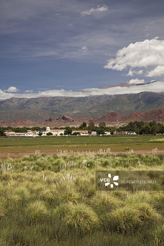 阿根廷萨尔塔省卡尔查基斯山谷莫利诺斯小镇风光图片素材