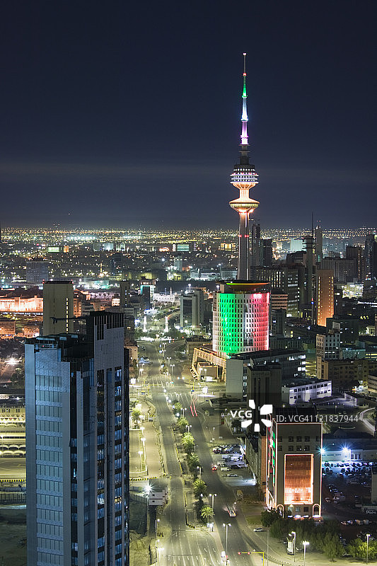 科威特希拉利街通往解放塔图片素材