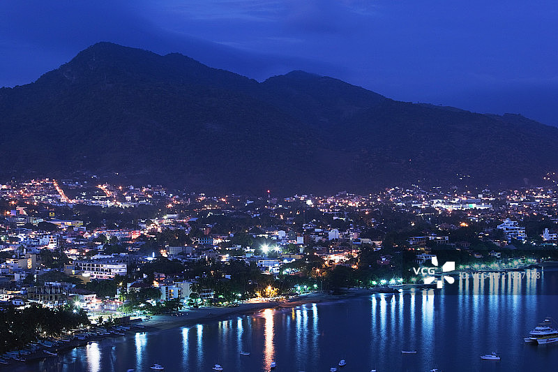 墨西哥锡瓦塔内霍小镇高处景观图片素材