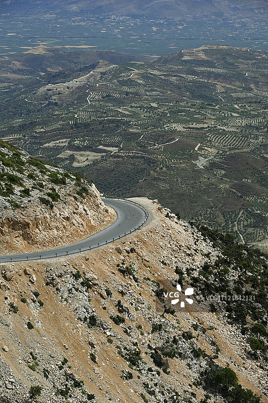 通往伊拉克里翁省Psiloritis山的道路（海拔2456米），位于希腊克里特岛图片素材