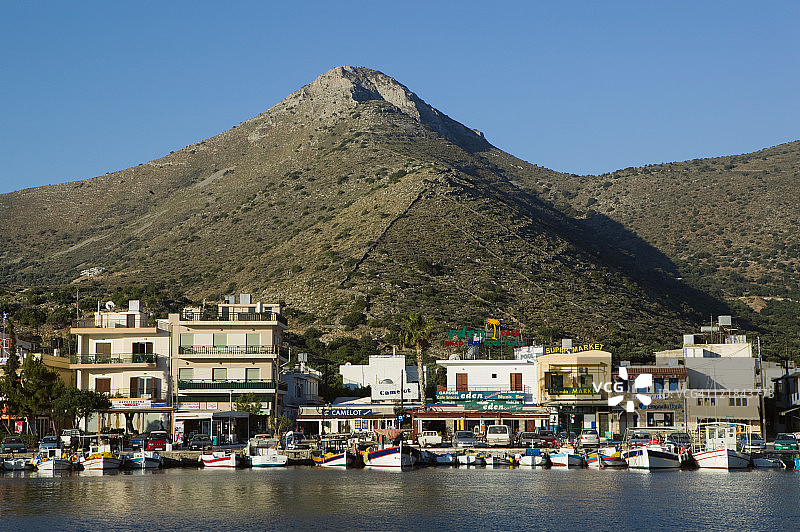 清晨的港口景色，位于希腊克里特岛埃卢达，拉西锡省图片素材