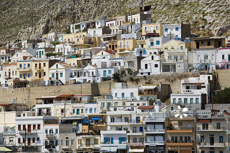 多德卡尼斯群岛，卡林诺斯-波西亚：希腊卡林诺斯港口的建筑物图片素材