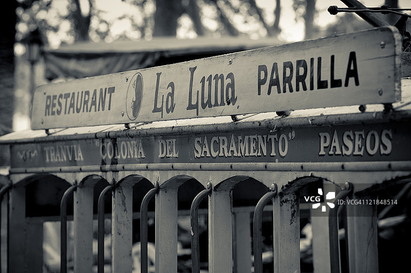 乌拉圭萨克拉门托科洛尼亚的旅游电车，2009年2月图片素材