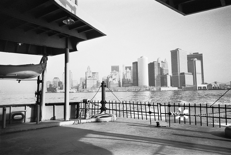 从史泰登岛渡轮拍摄的纽约下曼哈顿图片素材