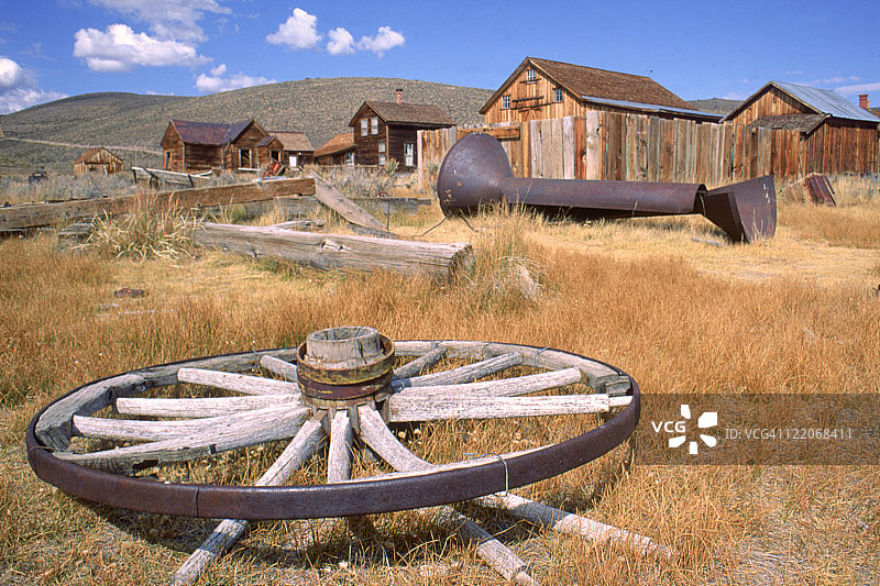 加州博迪州立公园的农场马车轮图片素材