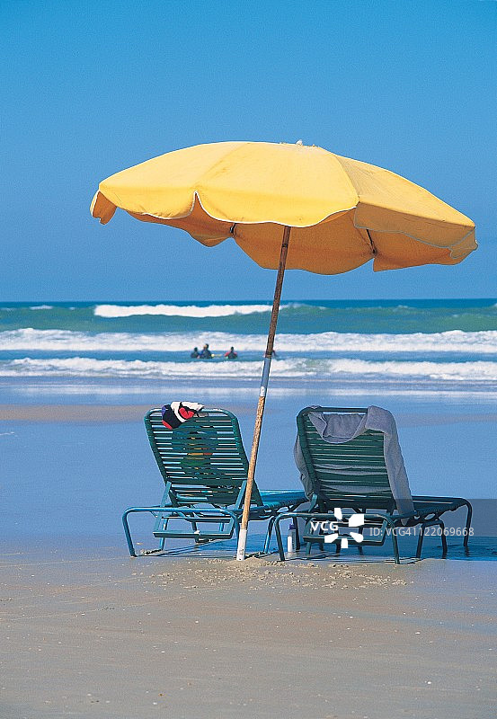 黄色沙滩伞图片素材