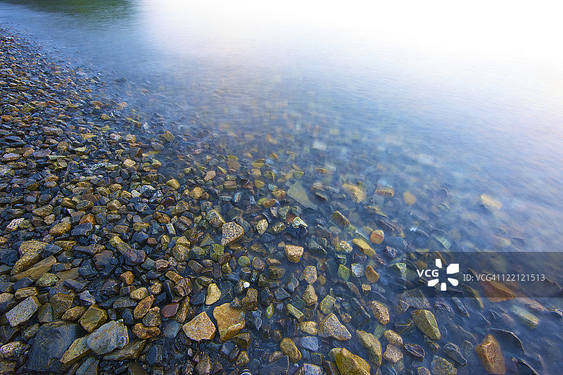 沙滩上的石头图片素材