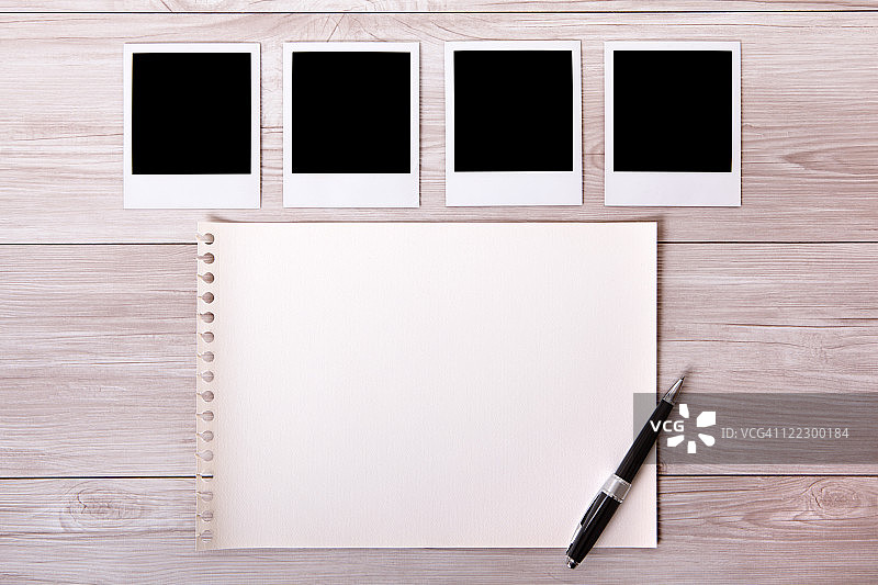 带撕纸的空白宝丽来图片素材