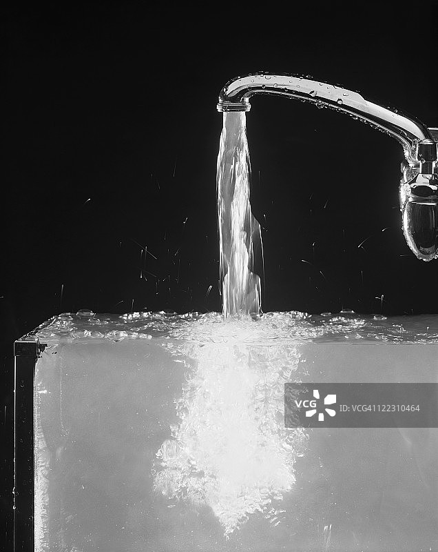 鱼缸注水特写图片素材