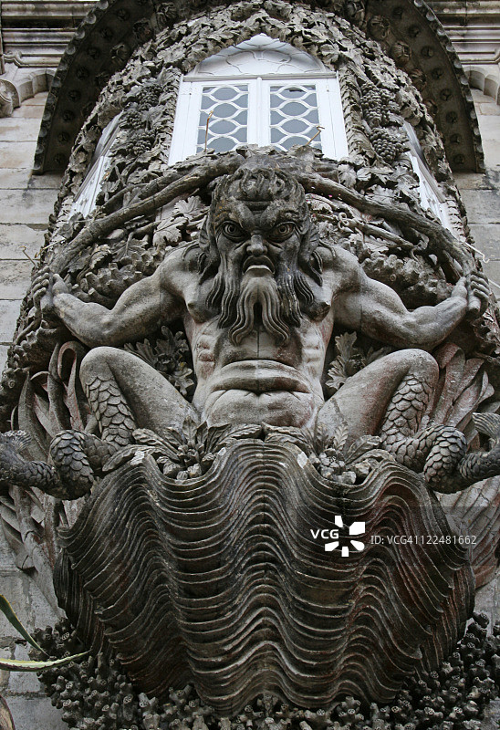 葡萄牙佩纳宫墙壁上的石雕图片素材