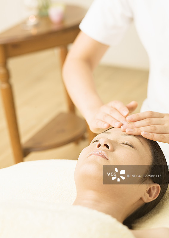 面部按摩图片素材