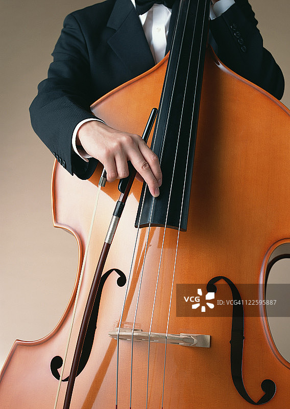 低音提琴演奏图片素材