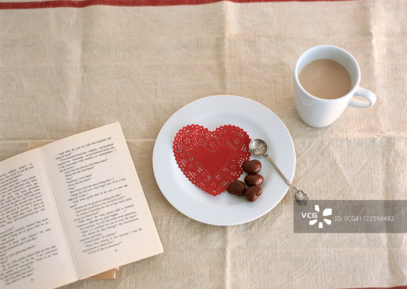 心形巧克力和咖啡图片素材