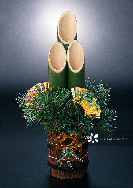 新年松树装饰图片素材