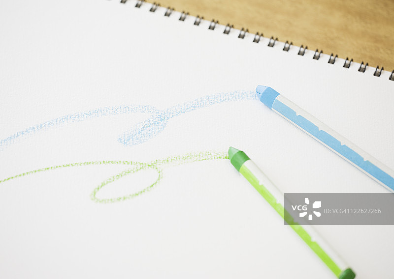 素描本上的蜡笔图片素材