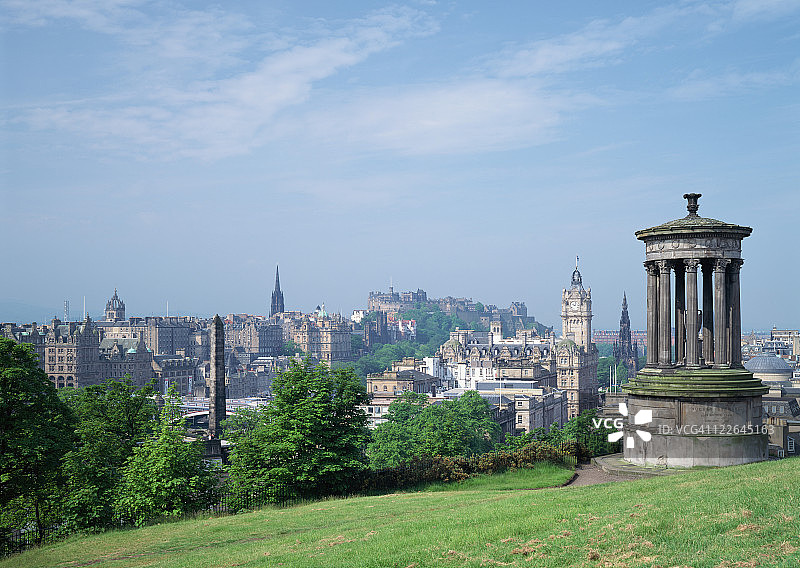 村庄和爱丁堡城堡图片素材