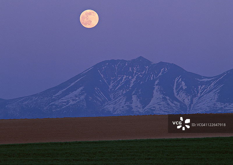 山和月亮图片素材