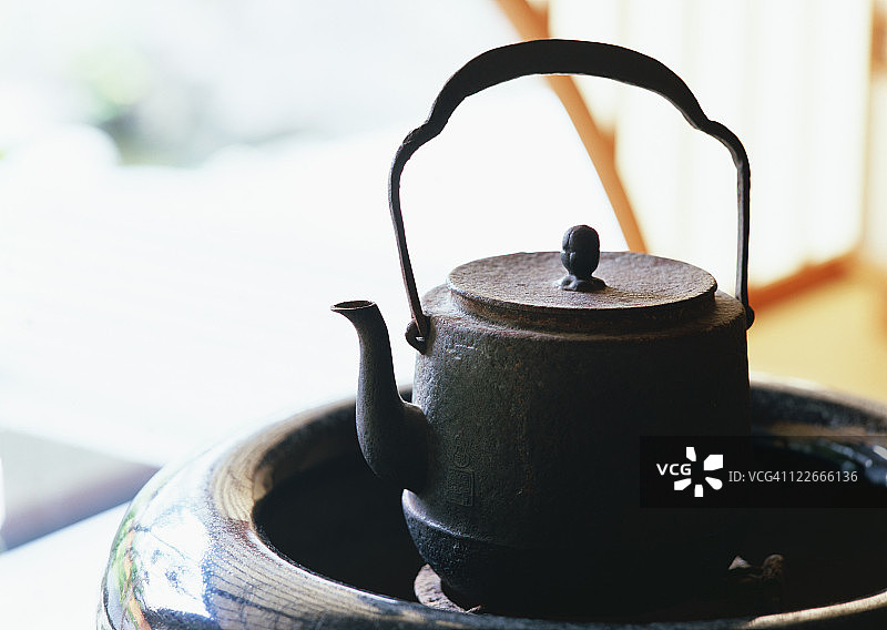 火盆和铁水壶图片素材