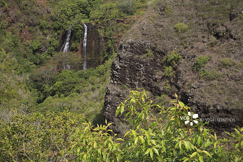 考艾岛悬崖和瀑布，夏威夷，美国图片素材
