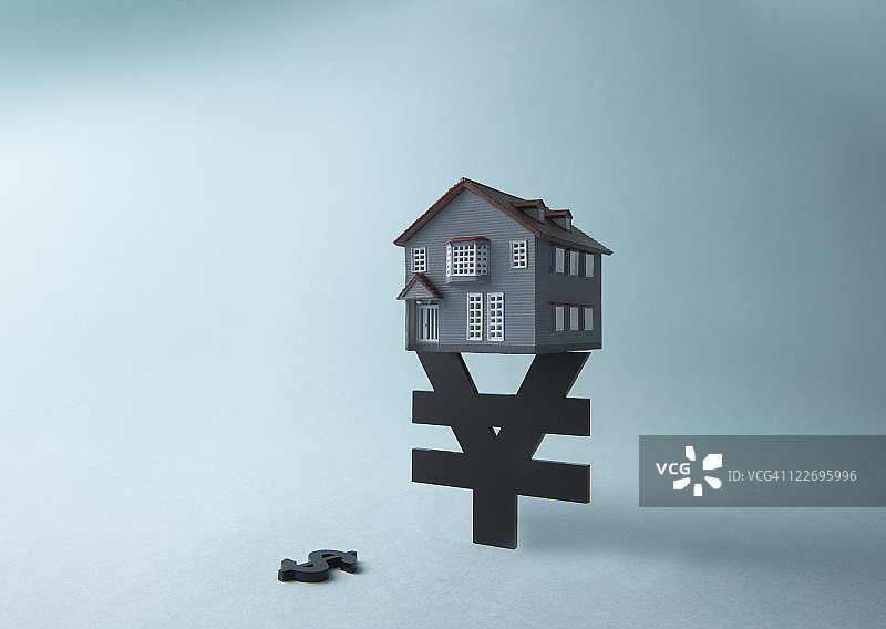 日元符号、美元符号与微型房屋图片素材