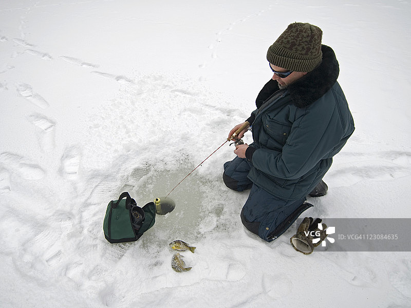 冰上钓鱼图片素材